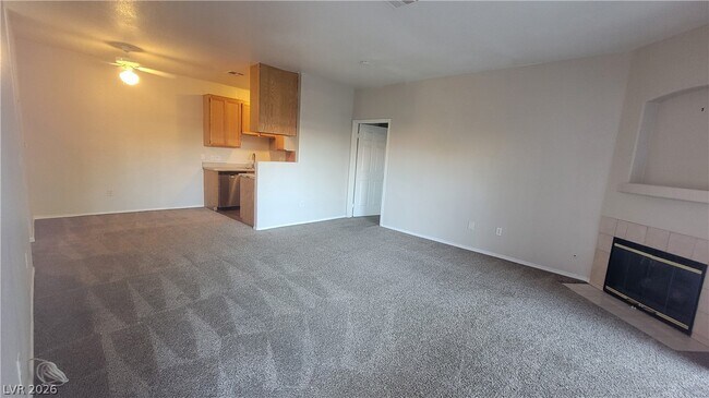 Photo - 4730 E Craig Rd Unidad 1036