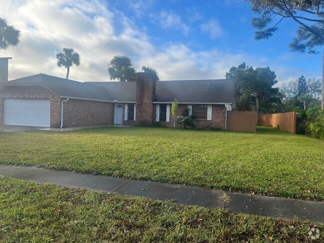 Building Photo - Lakefront house 3/2 with garage and fireplace