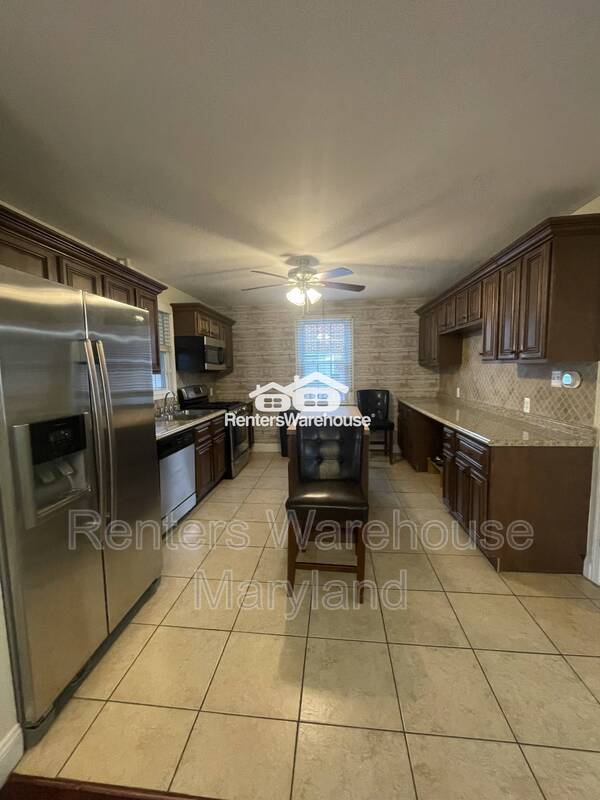 Photo - 8203 Watersedge Rd