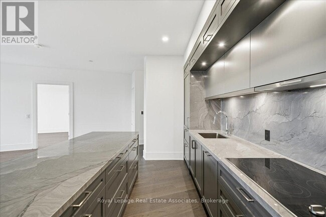 Photo - 259 The Kingsway Unité 725