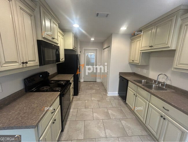 Photo - 209 Allington Walk