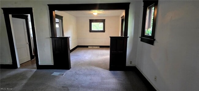 382 W Cedar St