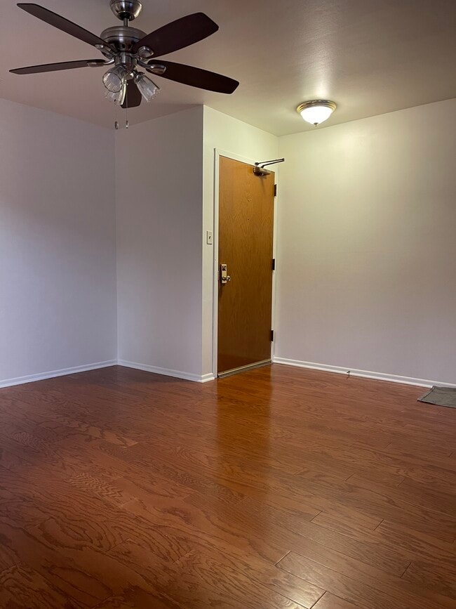 7510 Farmingdale Dr Condo Unit 105 Condo for Rent in Darien, IL