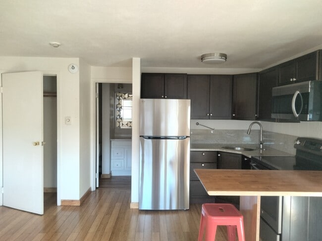 Building Photo - 340 Main St Unit 5