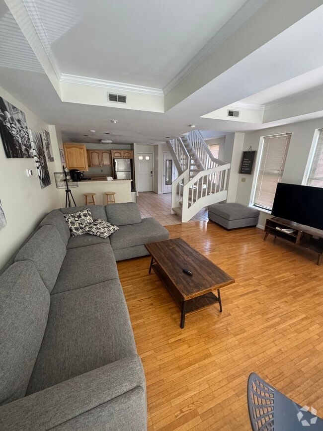 Building Photo - Furnished Downtown Condo. 1 bed/1 bath