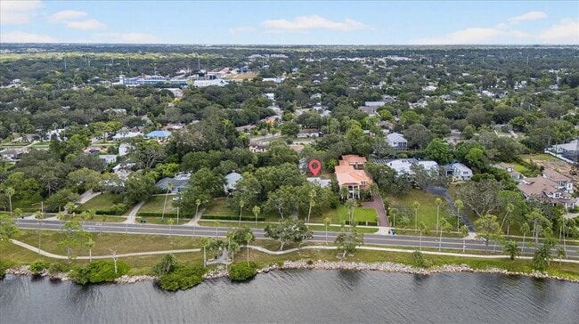 Photo - 215 Edgewater Dr