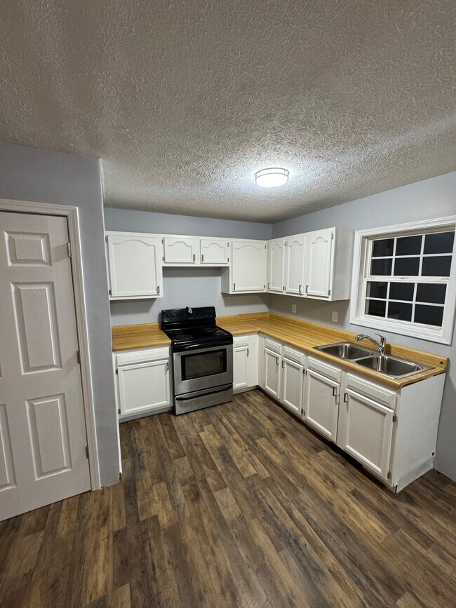 Photo - 1211 Redbud St