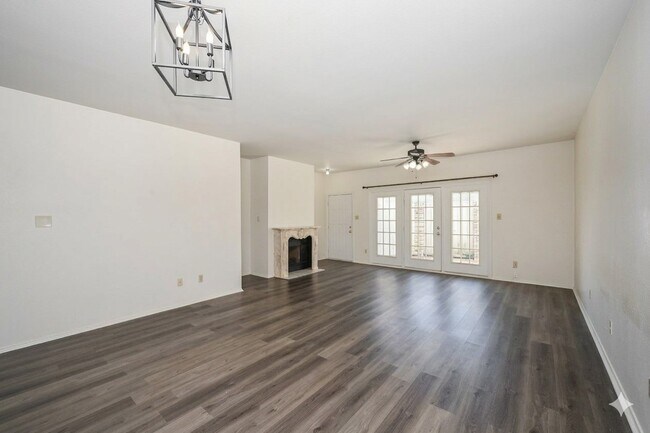 Building Photo - 338 Wilcrest Dr Unit 338