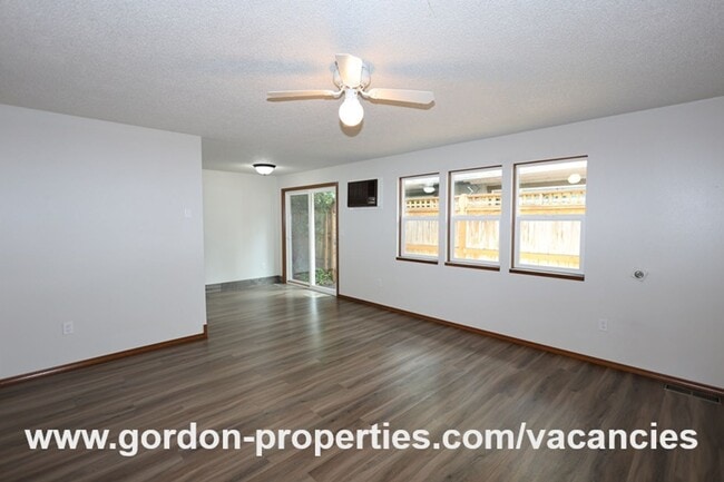 Photo - Webster Rd - Gladstone 2 bedroom duplex