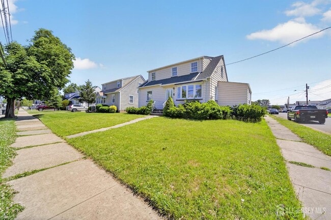 Photo - 125 E Cherry St