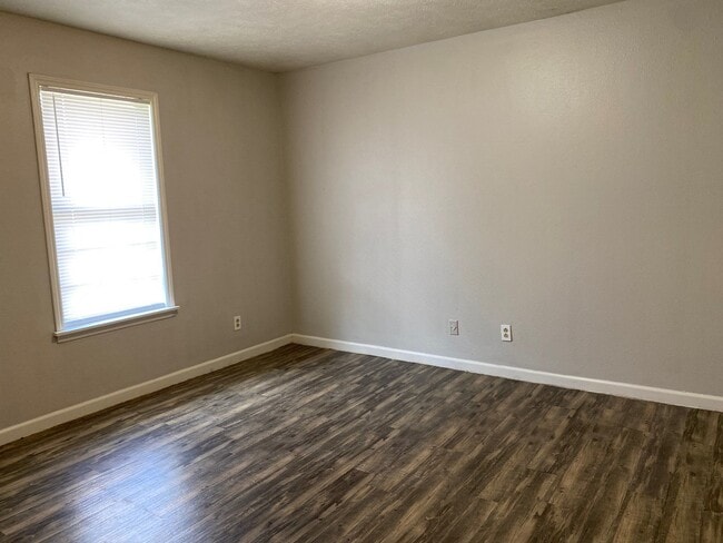 Photo - 282 Tinker Hill Cv Unidad D