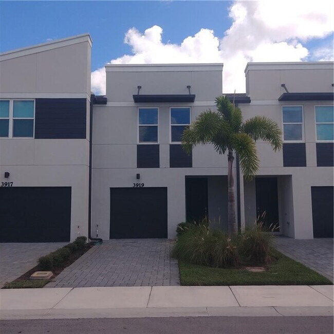 Photo - 3919 SE Mentmore Ln