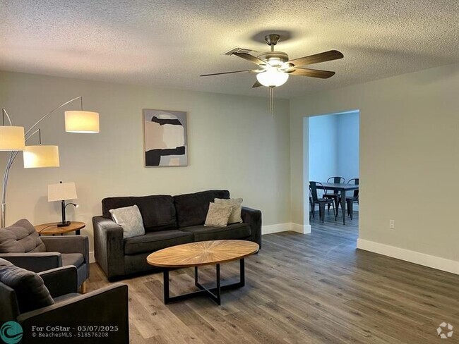 Building Photo - 820 NE 17th Ave Unit 8B Rental