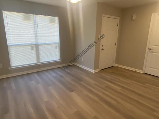 Photo - 1311 Lee Mac Dr