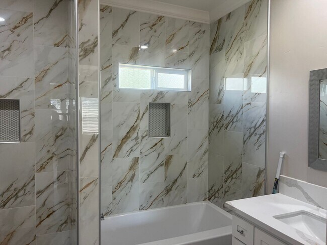 Photo - 1363 Harris Ave Apartamento Unidad 1363 Harris Avenue- Duplex