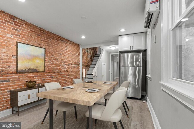 Photo - 129 E West St