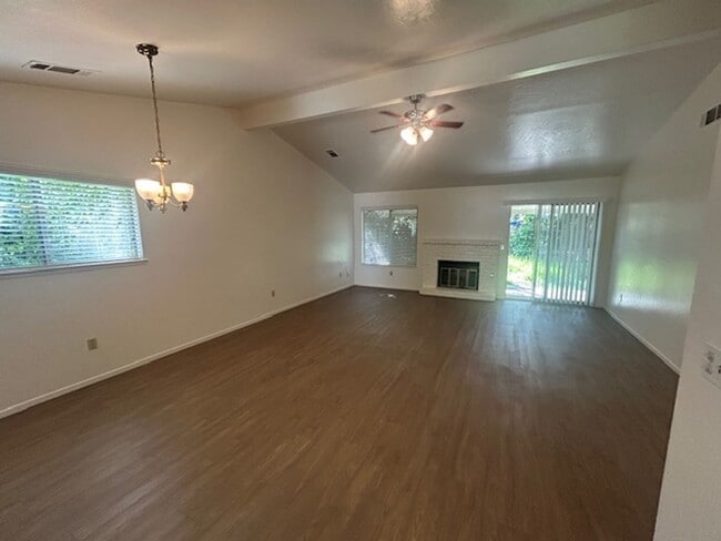 Photo - 3 bedroom 2 bath in central Visalia!