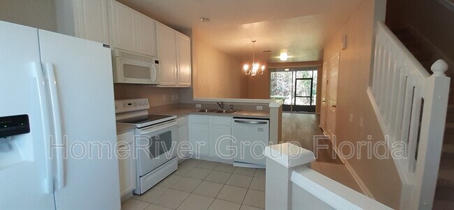 Photo - 800 Shropshire Loop