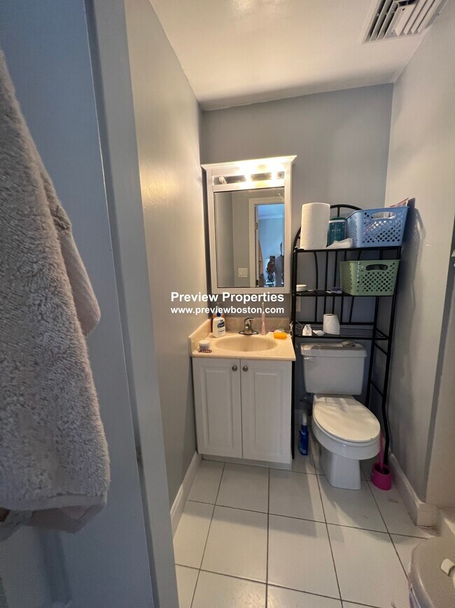 Photo - 164 Newton St Unit 3P