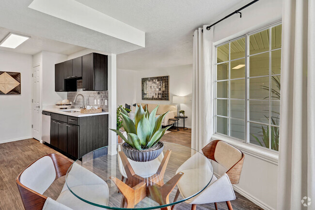 Renovated Dining Area - Woodgate Rental