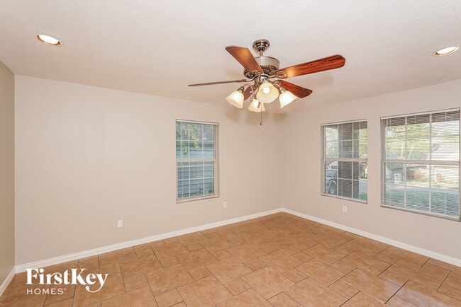 Photo - 916 Meadow Park Dr