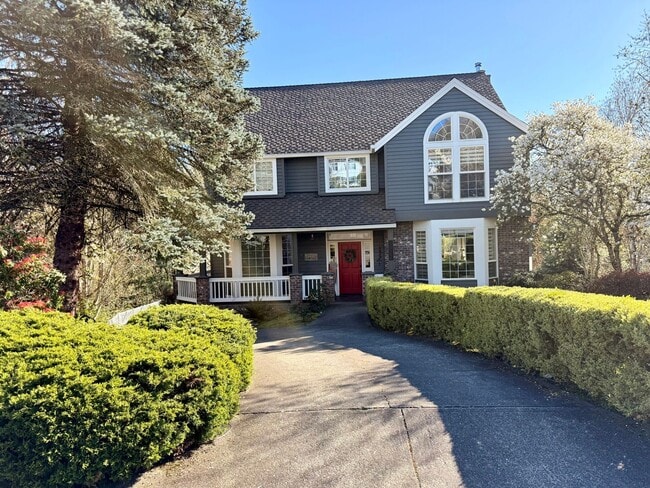 Building Photo - Beautifully Renovated 5 Bed + Bonus Room Home in Forest Heights with a Wrap-Around Porch, Designe...