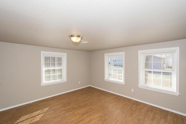 Photo - Spacious 1/1 Retreat – Steps from TU & Tulsa’s Hot Spots