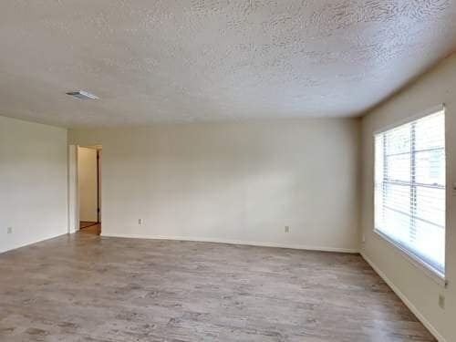 Photo - 9812 Robin St