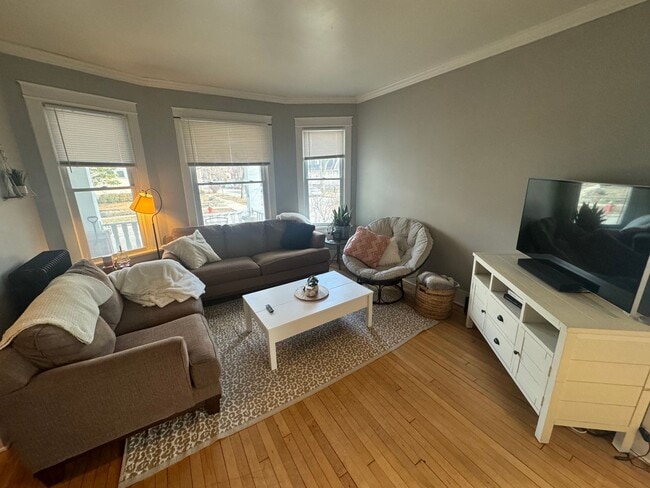 Building Photo - Bartlett Lower