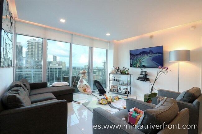 Photo - 92 SW 3rd St Unidad 3003