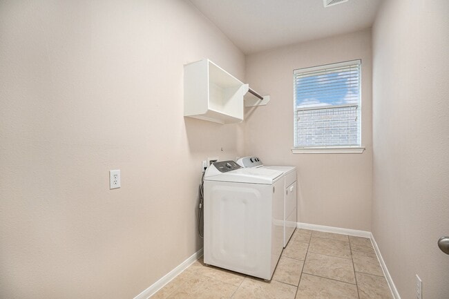 Building Photo - 2517 Flycatcher Cove Dr Rental