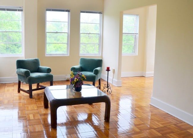 Photo - Q Street Apartments