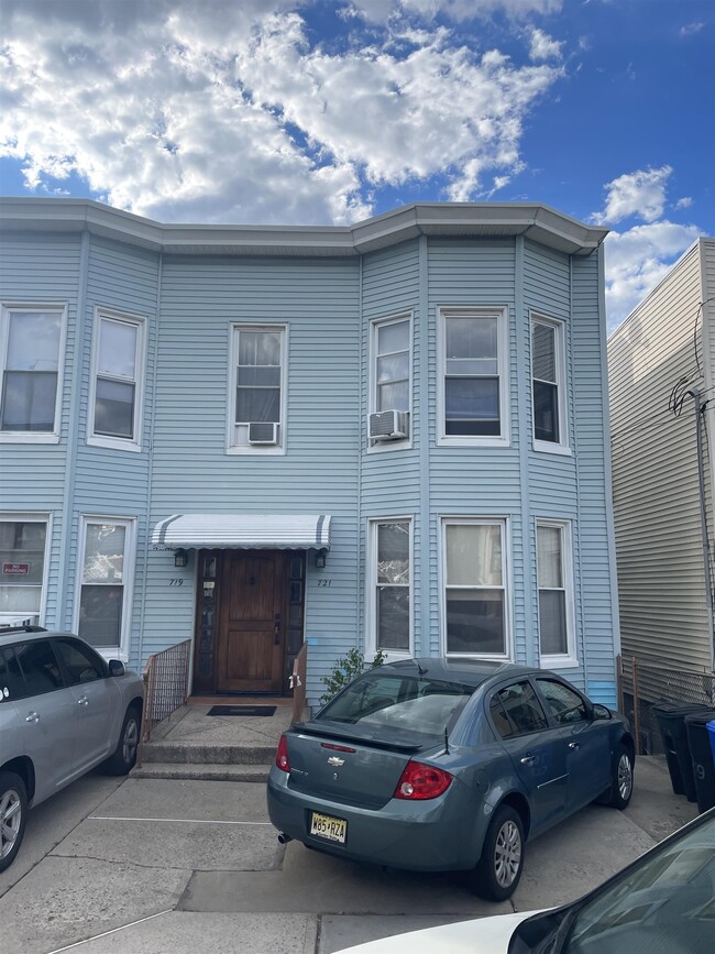 Building Photo - 719 Columbia Ave Unit 2 Rental