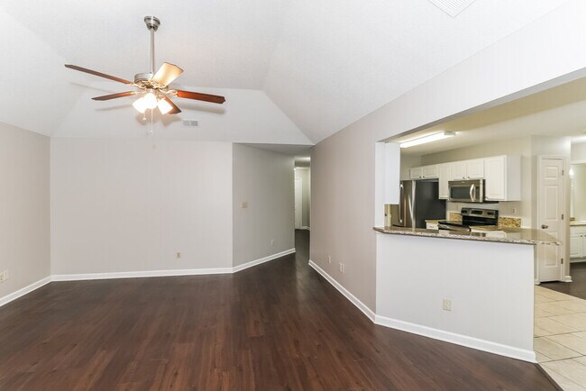 Photo - 995 Scofield Dr