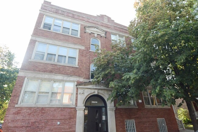 Building Photo - 2657 N St Louis Ave Rental