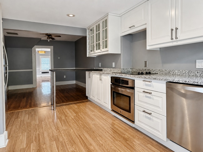 Building Photo - 4 Sparhawk St Unit 4A