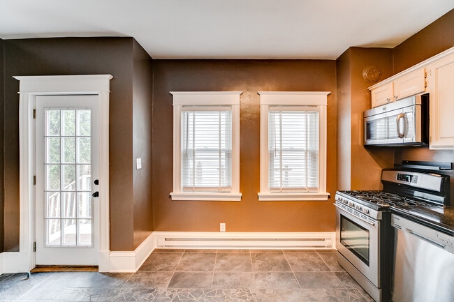 Photo - 1794 Hague Ave