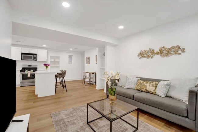 Photo - 503 W Wrightwood Ave Unit ID1319110P