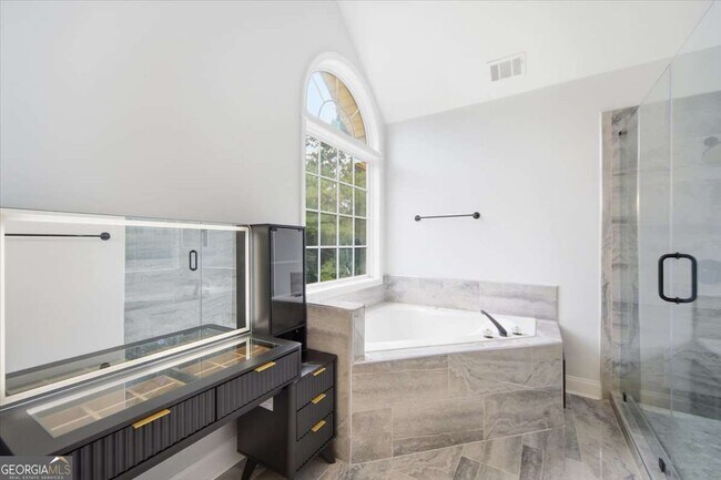 Photo - 2000 Millstone Dr SW