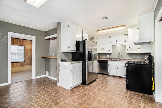 Photo - 12225 Dumas St