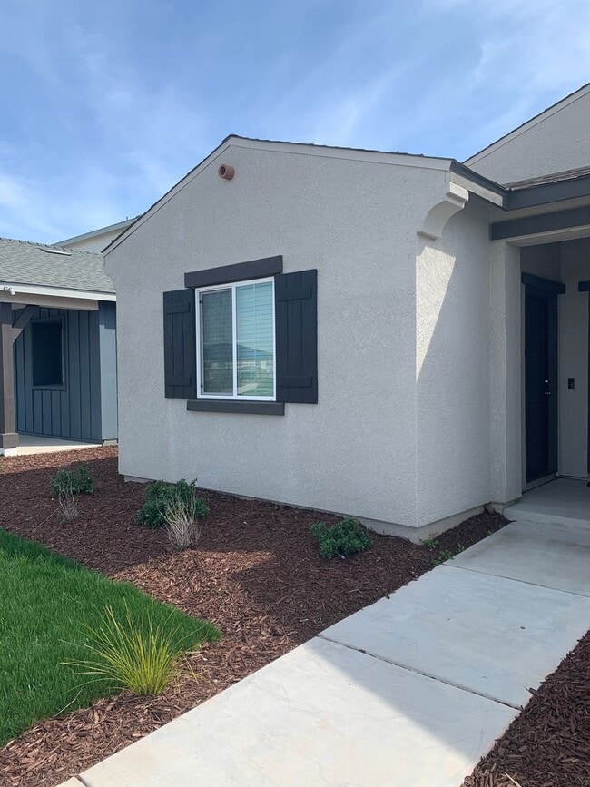 Photo - 810 Holdenhurst Ln