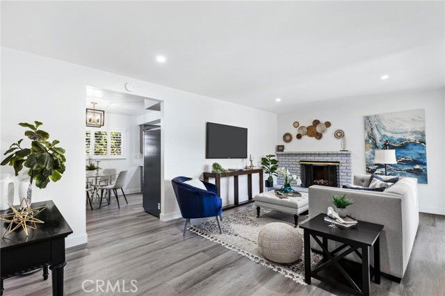 Photo - 8356 Vanalden Ave