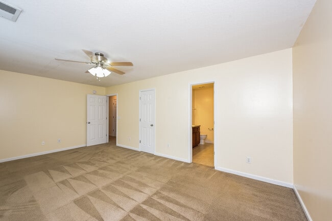 Photo - 554 Buckhaven Way