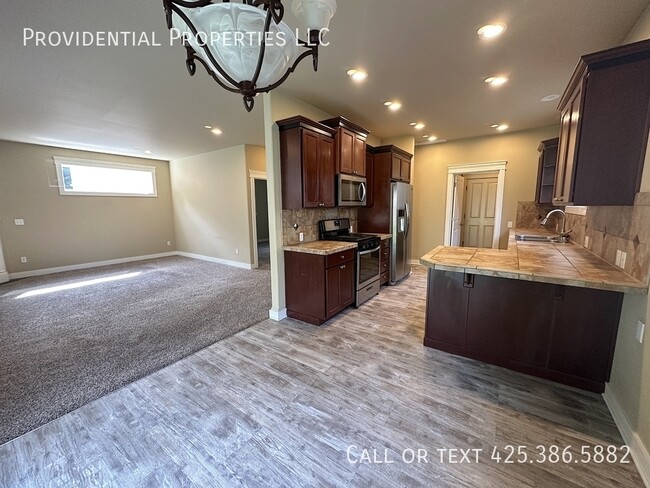 Photo - 9720-9186 186 St E