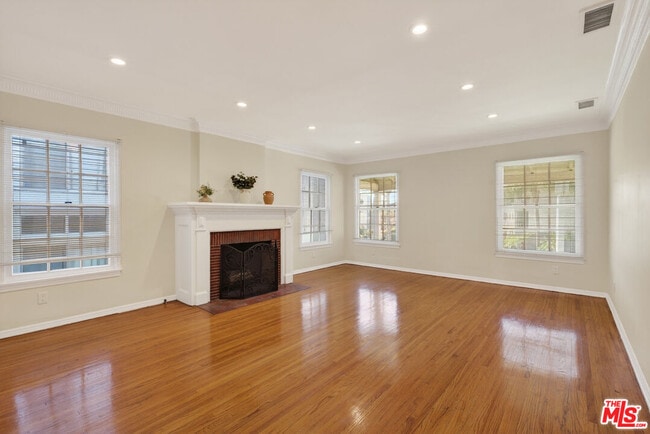 Photo - 906 Croft Ave