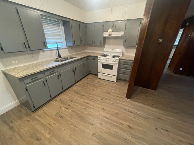 Photo - 1610 Dellis St