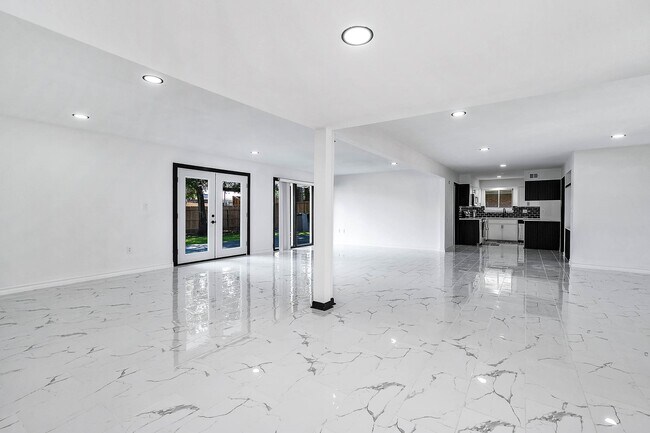 Photo - 1616 Redway Ln