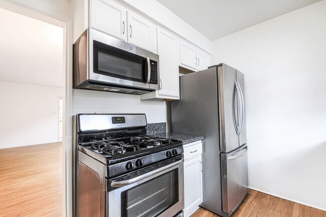 Photo - 1801 N Harvard Blvd Unit 08