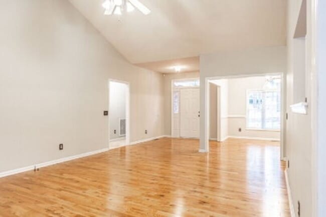 Photo - 1110 Devonshire Trail