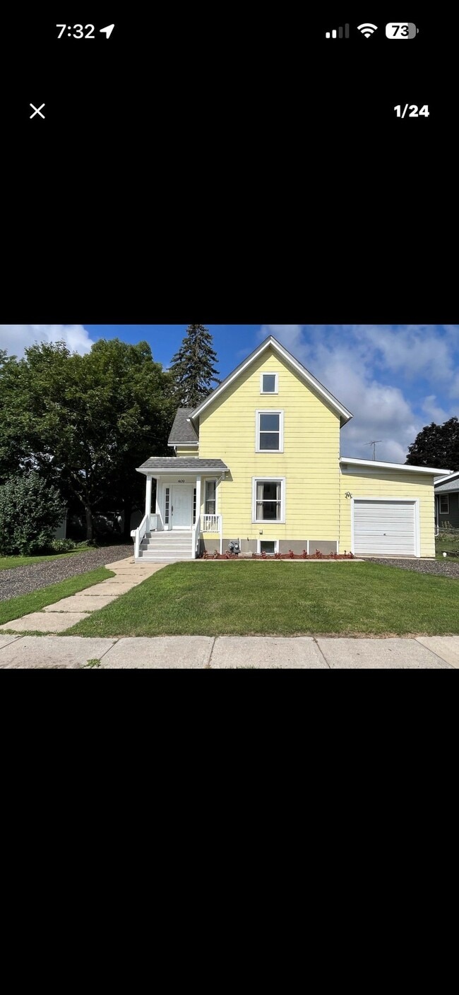 Photo - 409 Douglas St